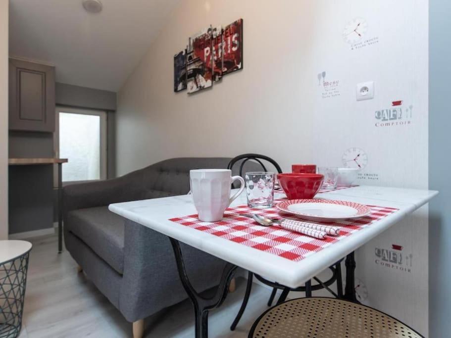 Le Paris Eiffel - Appartement Cosy En Plein Centre Bourgoin-Jallieu Exterior photo