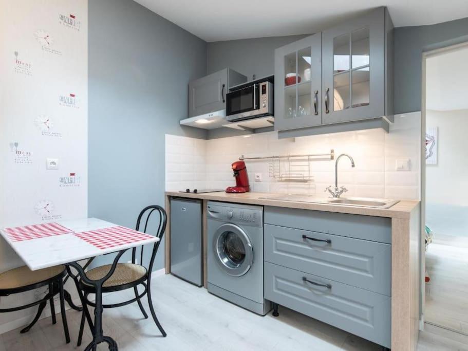 Le Paris Eiffel - Appartement Cosy En Plein Centre Bourgoin-Jallieu Exterior photo